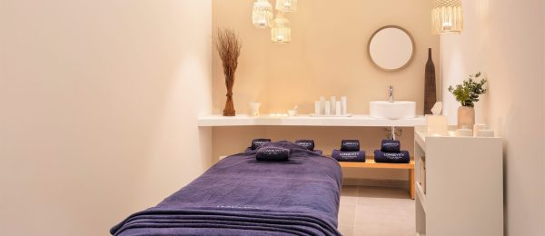 Treatment room (1) Sala de tratamentos Longevity Clinic Treatment Room.
